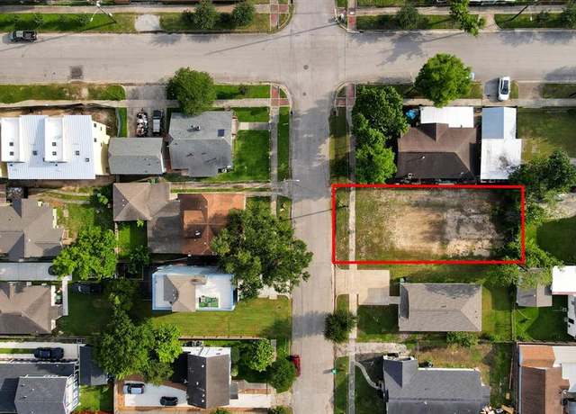Property at 118 Estelle St, Houston, TX 77003
