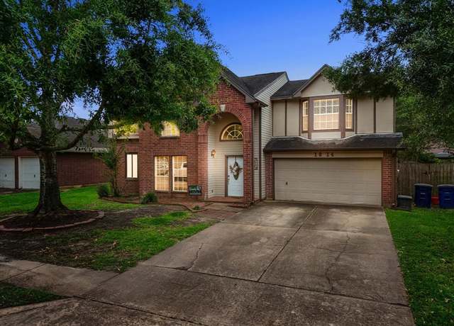 Property at 1814 Oak Valley Dr, Kemah, TX 77565, 4 beds, 2.5 baths
