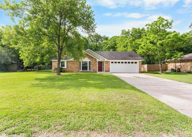 Property at 319 Maple Ln, Conroe, TX 77304, 4 beds, 2 baths