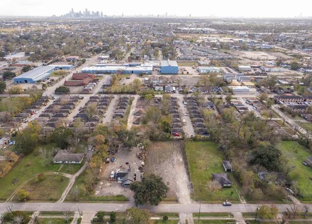 Property at 312 Walthall Dr, Houston, TX 77022