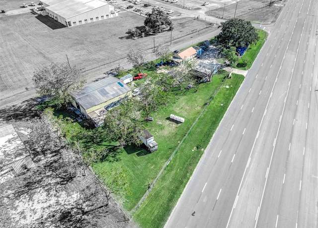 Property at 2900 W Highway 6, Alvin, TX 77511, 2 beds, 1.5 baths