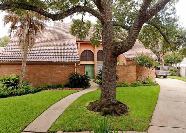Property at 2714 Sugarwood Dr, Sugar Land, TX 77478, 4 beds, 3.5 baths