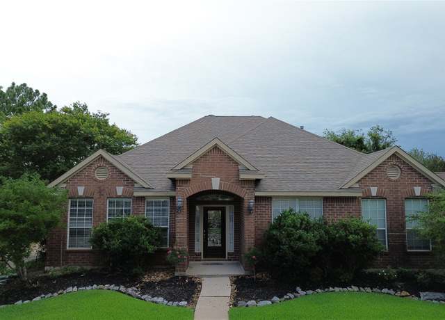 Property at 4420 Green Tee Dr, Baytown, TX 77521, 3 beds, 2 baths