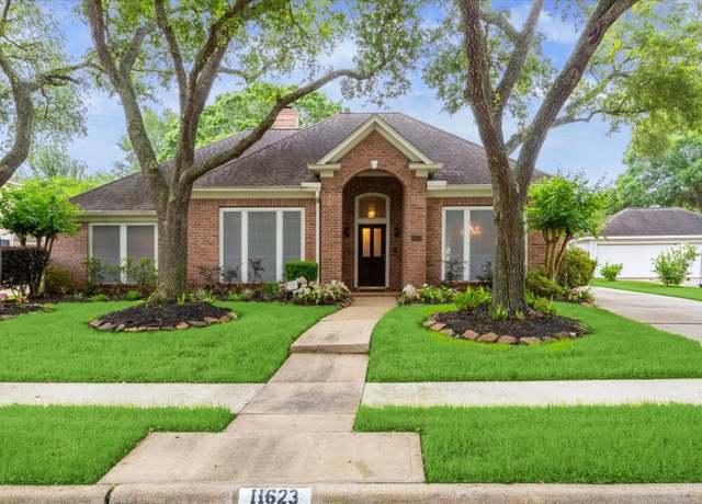 Property at 11623 Mighty Redwood Dr, Houston, TX 77059, 4 beds, 2.5 baths