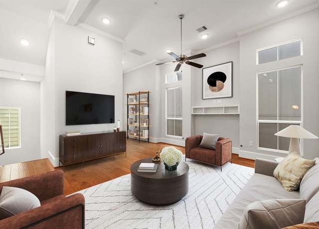 Property at 2022 Sabine St, Houston, TX 77007, 3 beds, 3 baths
