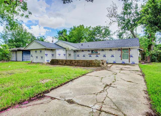Property at 5822 Lyndhurst Dr, Houston, TX 77033, 3 beds, 2 baths