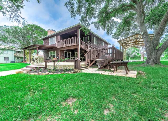 Property at 1989 Private Road 652, Sargent, TX 77414, 3 beds, 2 baths