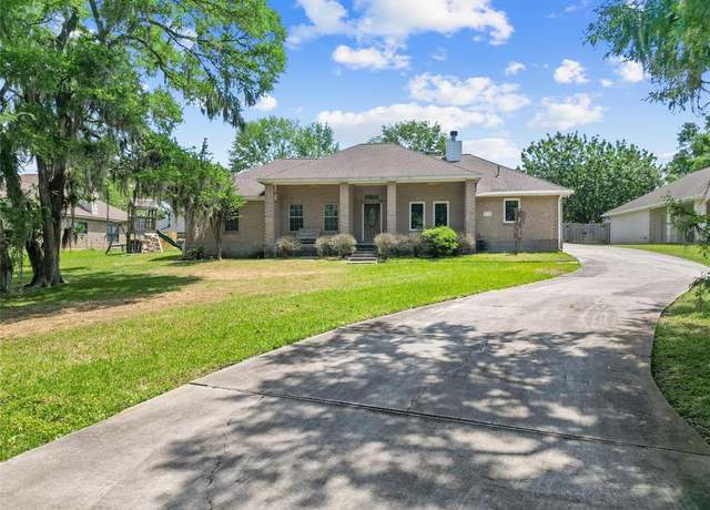 Property at 10318 Valley Dr S, Willis, TX 77318, 3 beds, 2.5 baths