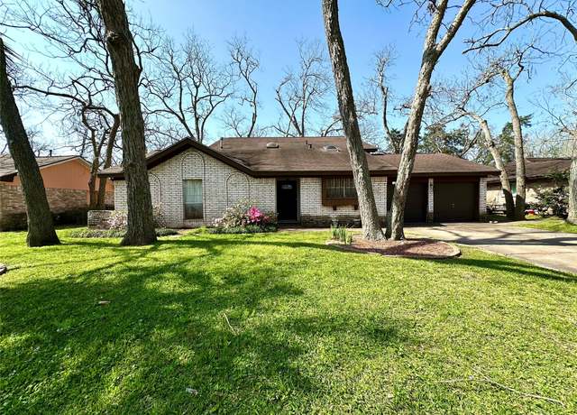 Property at 117 Dogwood St, Lake Jackson, TX 77566, 5 beds, 3 baths