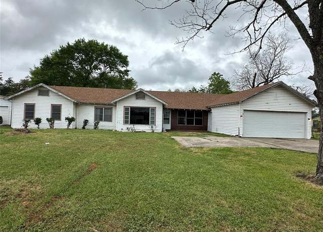 Property at 703 S Mccarty Ave, Eagle Lake, TX 77434, 3 beds, 2 baths