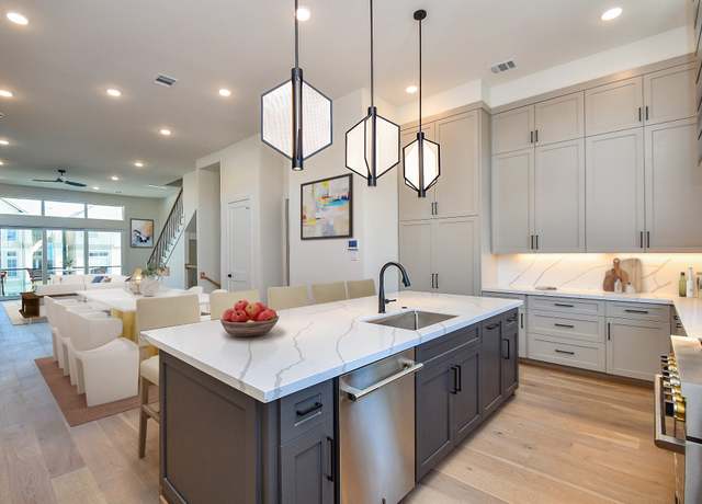 Property at 4709 Gibson St, Houston, TX 77007, 3 beds, 3.5 baths