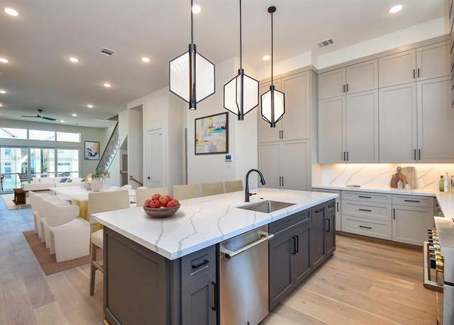 Property at 4709 Gibson St, Houston, TX 77007, 3 beds, 3.5 baths