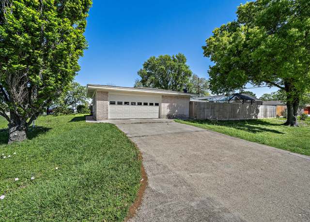 Property at 1033 25th Ave N, Texas City, TX 77590, 3 beds, 2 baths