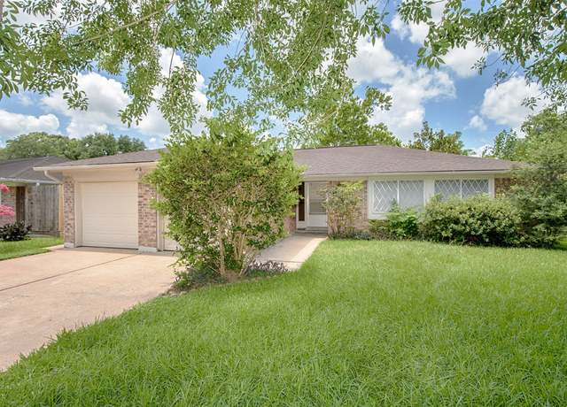Property at 203 Fleetwood Cir, League City, TX 77573, 3 beds, 2 baths