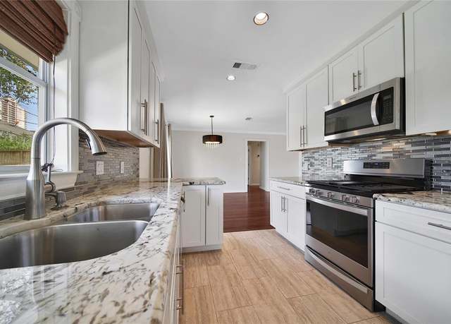 Property at 5322 Windswept Ln, Houston, TX 77056, 3 beds, 2 baths