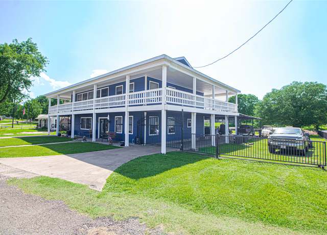 Property at 374 Harbor View Dr, Livingston, TX 77351, 4 beds, 2.5 baths