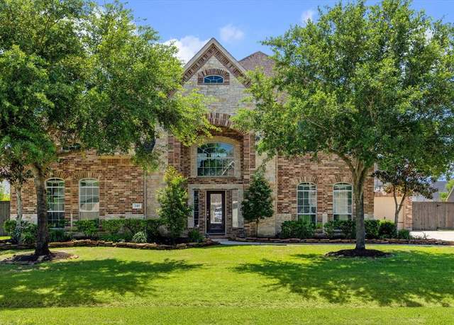 Property at 2411 Lakeway Dr, Friendswood, TX 77546, 5 beds, 3.5 baths