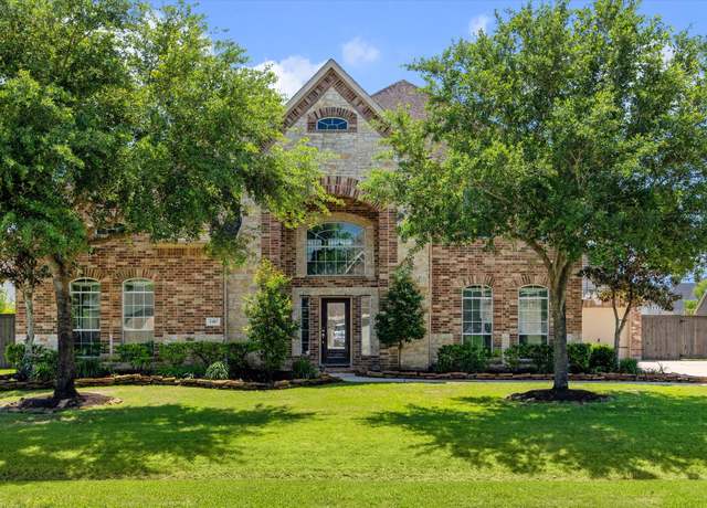 Property at 2411 Lakeway Dr, Friendswood, TX 77546, 5 beds, 3.5 baths