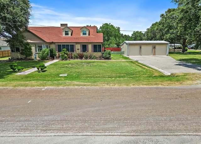 Property at 405 Park St, Anahuac, TX 77514, 4 beds, 3.5 baths