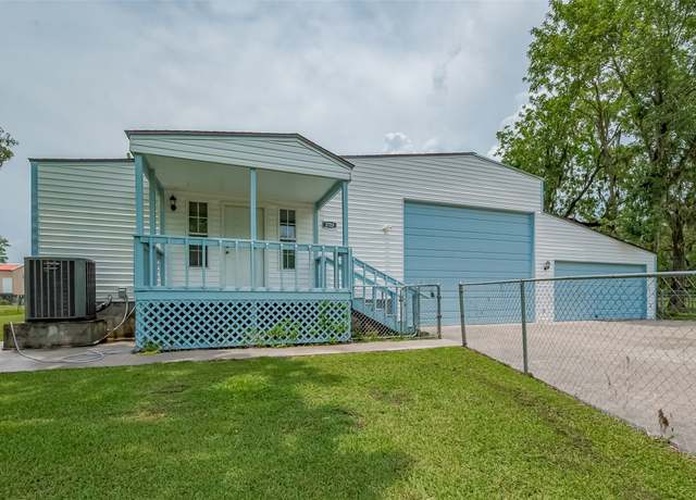 Property at 1725 County Road 244e, Brazoria, TX 77422, 2 beds, 3 baths