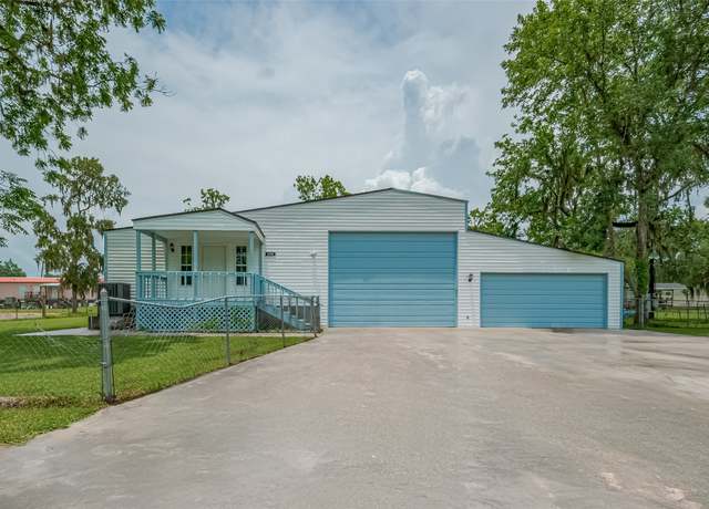 Property at 1725 County Road 244e, Brazoria, TX 77422, 2 beds, 3 baths