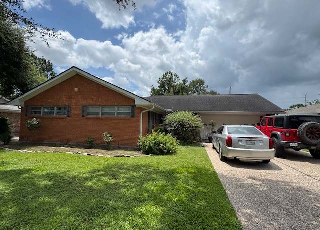 Property at 6515 Lindyann Ln, Houston, TX 77008, 3 beds, 2 baths