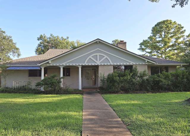Property at 7807 Bellerive Dr Dr, Houston, TX 77036, 4 beds, 2.5 baths