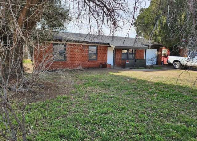 Property at 2914 E Colgate St, Lubbock, TX 79403, 3 beds, 2 baths