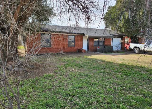 Property at 2914 E Colgate St, Lubbock, TX 79403, 3 beds, 2 baths