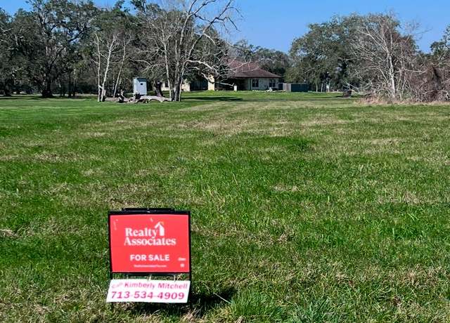 Property at 562 Mill Rd, Angleton, TX 77515