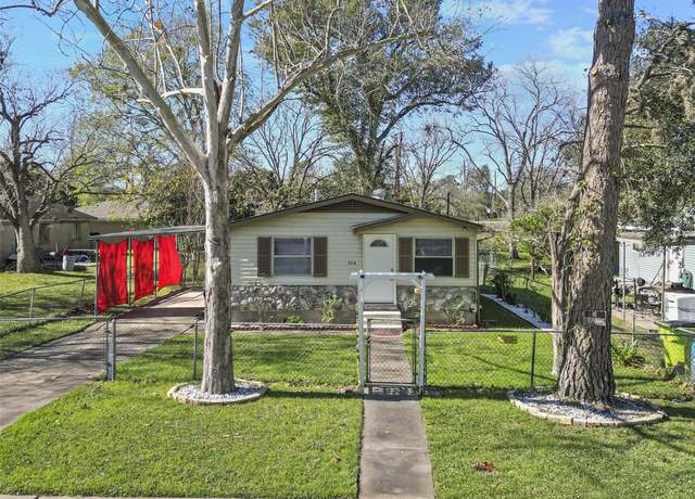 Property at 428 West St, Rosenberg, TX 77471, 3 beds, 1 bath