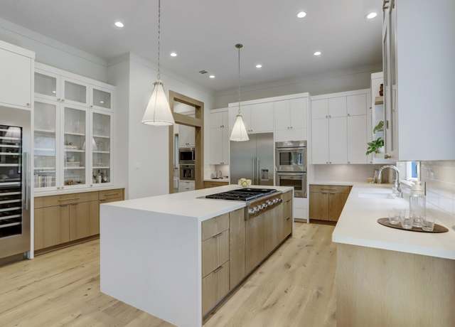 Property at 739 Azaleadell Dr, Houston, TX 77018, 5 beds, 4 baths