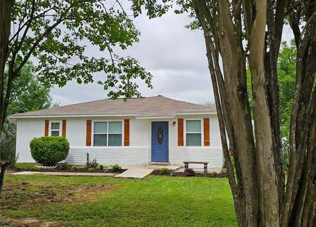 Property at 105 Will St St, Willis, TX 77378, 3 beds, 2 baths