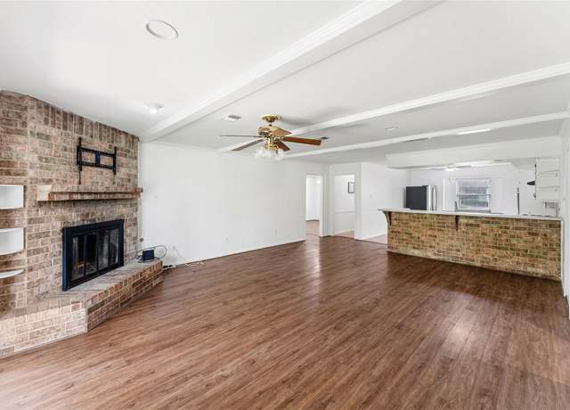 Property at 7226 Brook Stone Dr, Houston, TX 77040, 3 beds, 2 baths