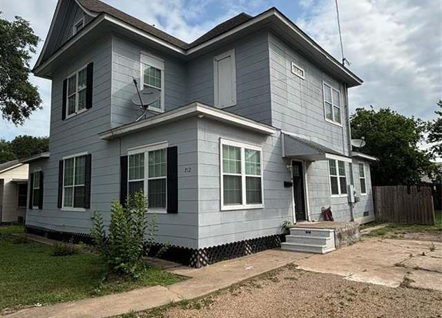 Property at 712 Fahrenthold St, El Campo, TX 77437, 4 beds, 2 baths