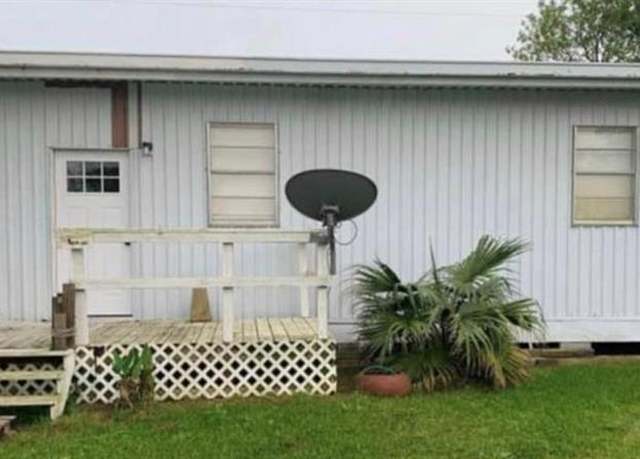 Property at 601 W Oakland Ave, Seadrift, TX 77983, 3 beds, 2 baths