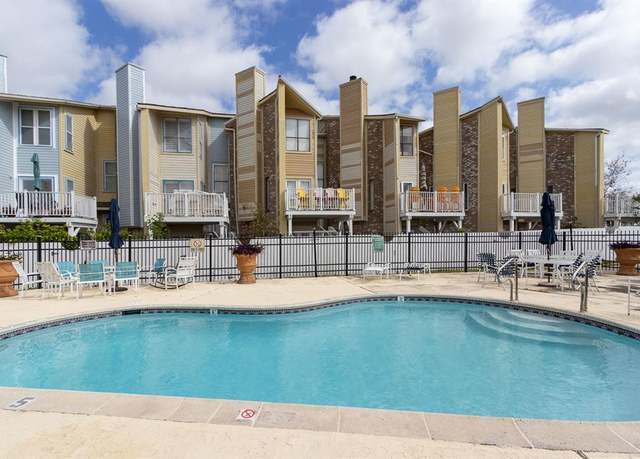 Property at 222 Seawall Blvd, Galveston, TX 77550, 2 beds, 2.5 baths