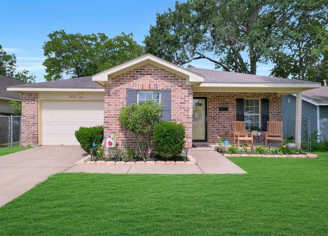 Property at 2222 3rd St, Rosenberg, TX 77471, 3 beds, 2 baths