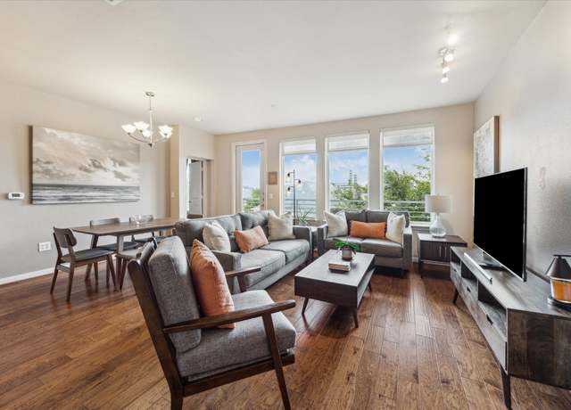 Property at 505 Jackson Hill St #303, Houston, TX 77007, 2 beds, 2 baths