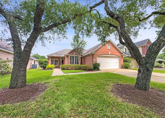Property at 2315 Fern Grove Ln, Houston, TX 77059, 3 beds, 2 baths
