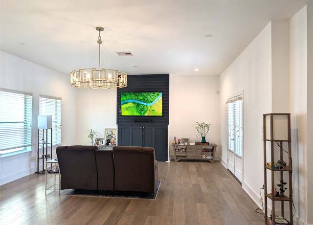 Property at 1217 Edwards St, Houston, TX 77007, 3 beds, 3.5 baths