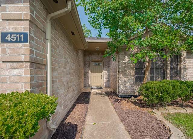 Property at 4511 Hunter Green Ct, Fresno, TX 77545, 3 beds, 2 baths