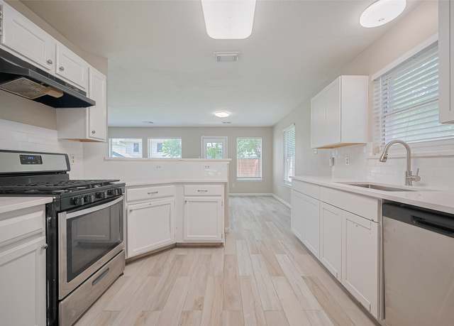 Property at 16502 N Glade Dr, Houston, TX 77073, 5 beds, 3 baths