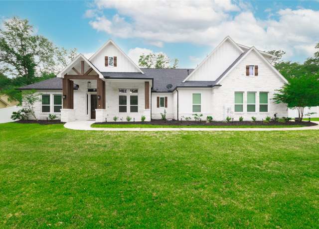 Property at 7070 Racehorse Dr, Waller, TX 77484, 4 beds, 3.5 baths