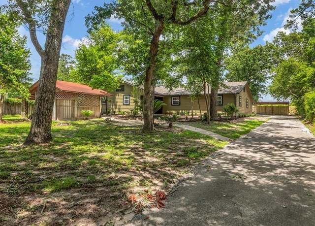 Property at 10650 Forest Creek Dr, Conroe, TX 77318, 3 beds, 2 baths