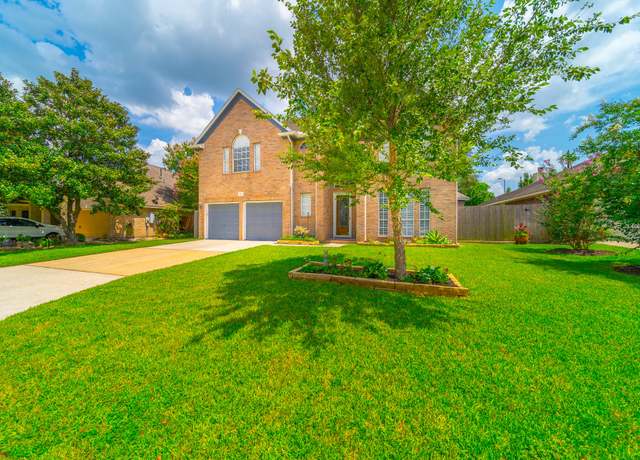 Property at 12015 Helene Ct, Pinehurst, TX 77362, 4 beds, 2.5 baths