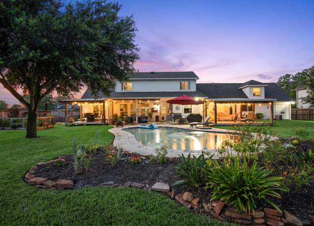 Property at 7034 Robin Meadow St, Pearland, TX 77581, 5 beds, 3.5 baths