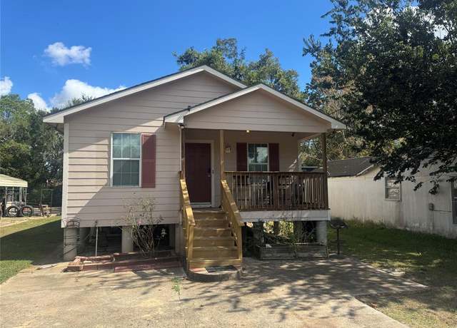 Property at 1417 Avenue A, Bay City, TX 77414, 3 beds, 2 baths