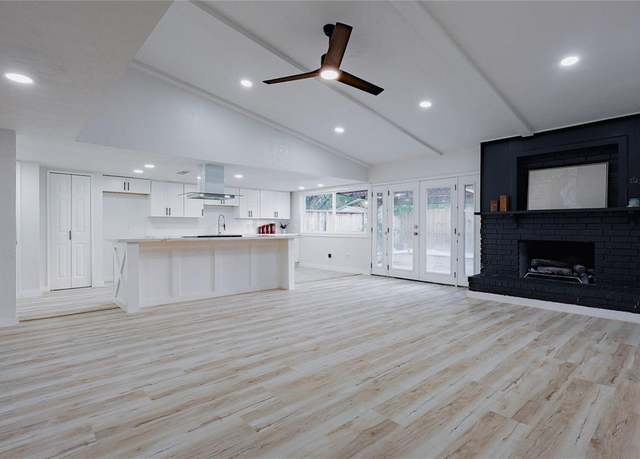 Property at 7310 Corta Calle Dr, Houston, TX 77083, 3 beds, 2 baths