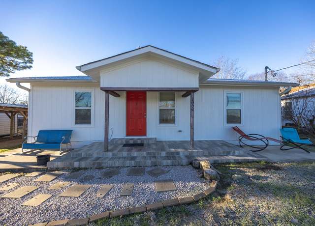 Property at 1003 N Banks St, Caldwell, TX 77836, 3 beds, 2 baths